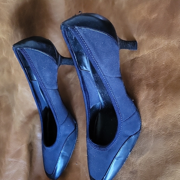 **Removing 6/30**Joan & David Vegan Leather and Fabric Pumps - Picture 6 of 10